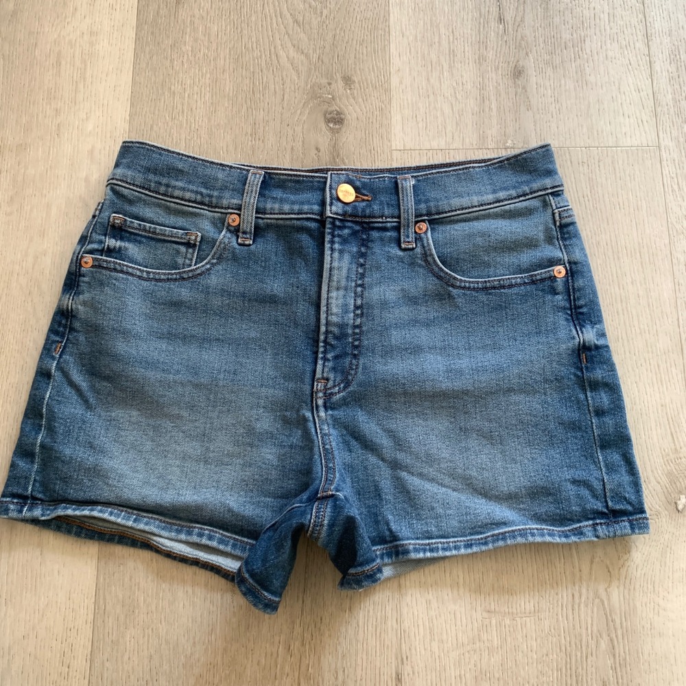 Express Womens High Waisted Denim Shorts Medium Wash Blue‎ Jean Shorts sz 6